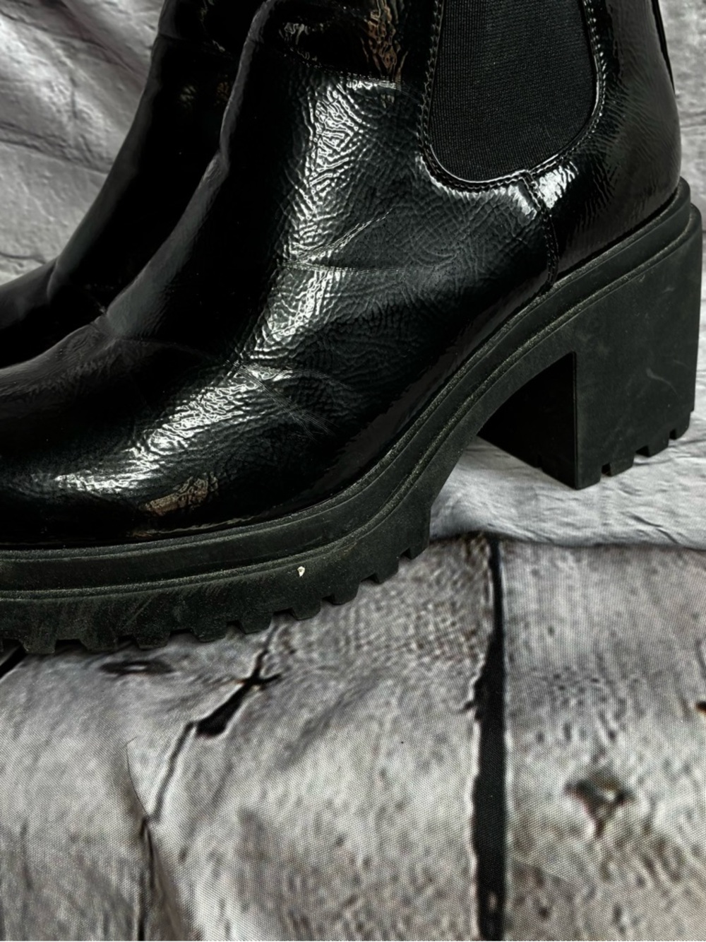 Diba Women’s Black Patent Chelsea Lug Sole Chunky Block Heel Pull On Boots 9.5 - Picture 4 of 14